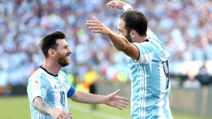 Higuaín defiende a Messi: "Si con los mejores del mundo no te entendés... el problema es tuyo"