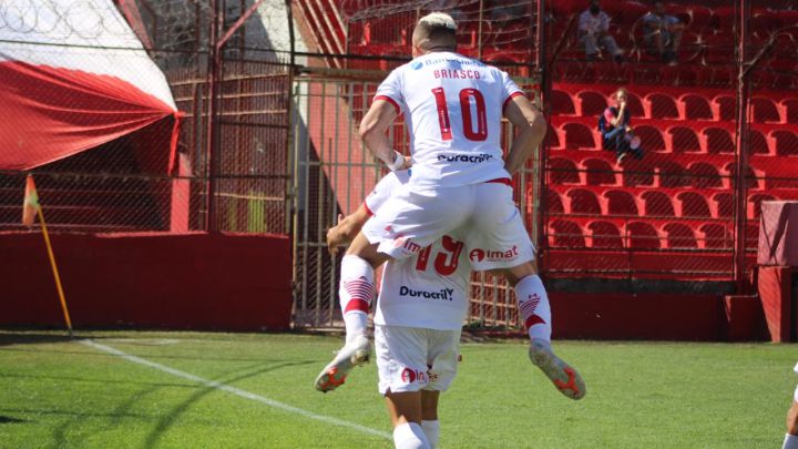Huracán ganó a Gimnasia y es líder de la Zona 6