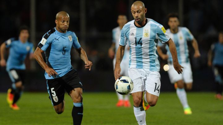 El internacional con Argentina y ex de Liverpool o Barcelona se despidió después del partido de Estudiantes, su último club como profesional.