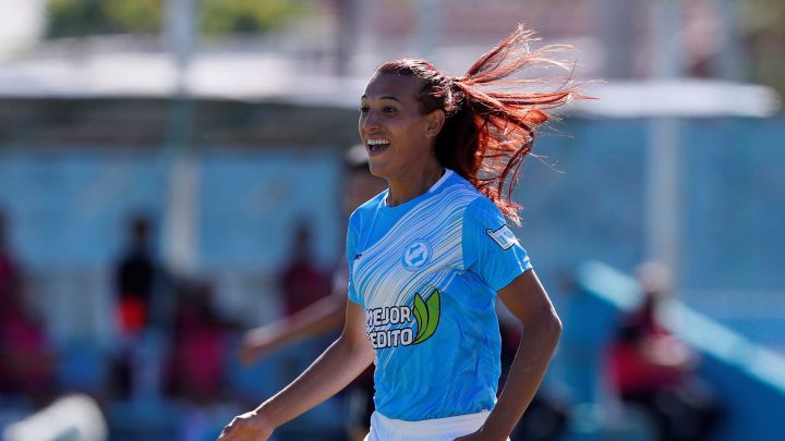 Mara Gómez debutó y es la primera futbolista trans profesional del fútbol argentino