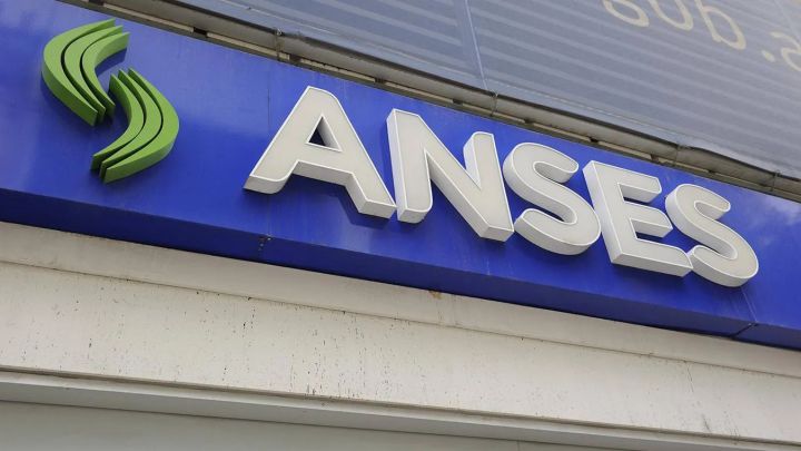 Bono AUH, AUE, Alimentar y Jubilados: quién cobra hoy, 30 de noviembre