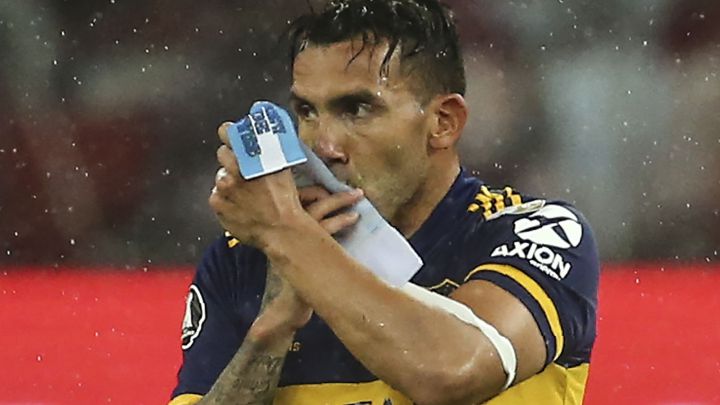El goleador de la noche le dedicó el gol y luego el triunfo con sus palabras a pie de cancha y explicó que la camiseta fue un regalo del Diego.