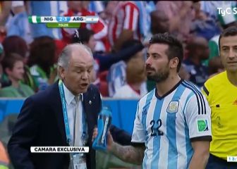 El momentazo entre Lavezzi y Sabella con un bidón de agua en mitad de un partido del Mundial