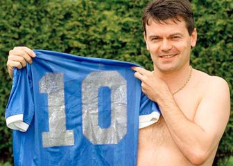 Aparece la camiseta con la que Maradona goleó a Inglaterra