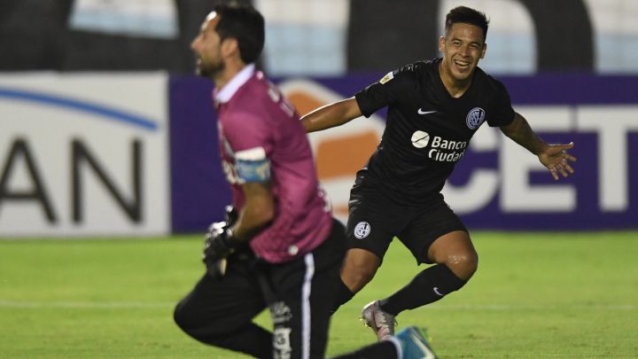 El Ciclón con uno menos, derrotó a Atlético Tucumán y mantiene sus ilusiones para ir a la final