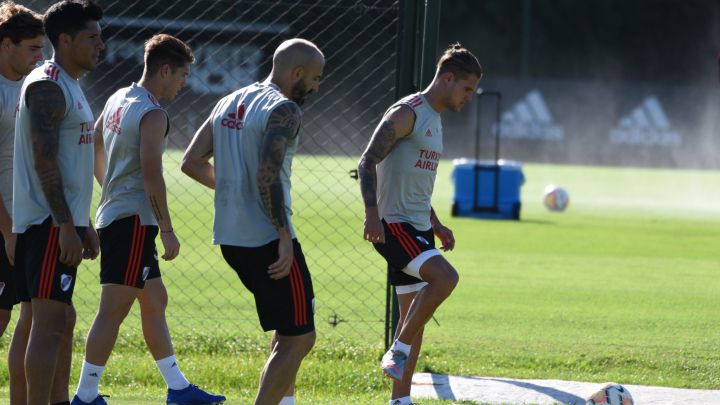 Un River golpeado viaja a Brasil con esperanzas
