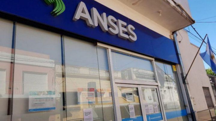 AUH, AUE, PNC, jubilaciones y pensiones de ANSES: quiénes cobran hoy, 12 de enero