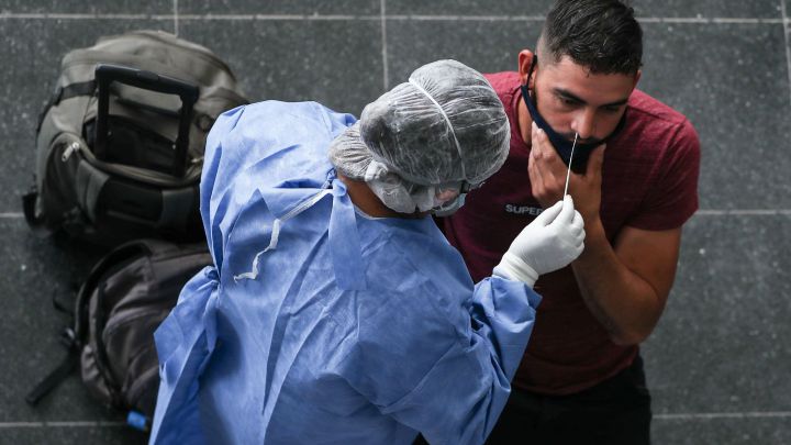 El Ministerio de Salud brindó esta tarde un nuevo parte de situación del coronavirus en Argentina, donde ya se cobró 45.125 muertes y 1.770.715 infectados.