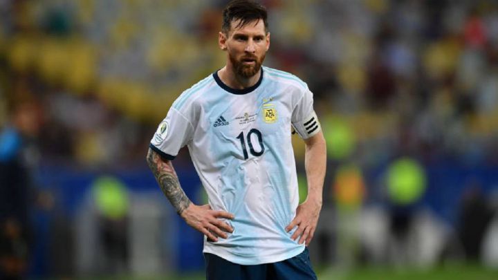 El ex futbolista pasó por TyC Sports para repasar la actualidad del mundo del fútbol, con especial detenimiento en las figuras de Riquelme y Leo Messi.