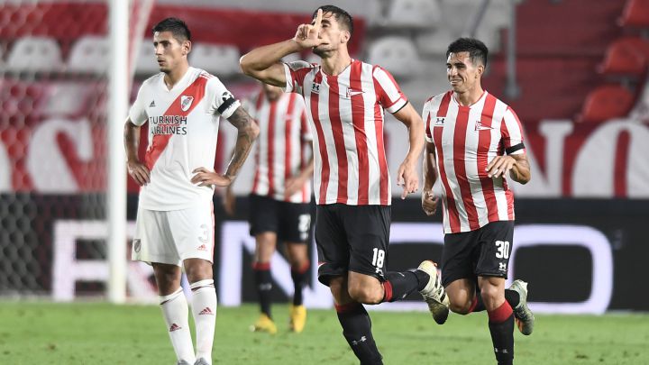 Estudiantes reaccionó a tiempo esta noche en el partido ante Plate y con diez hombres se lo dio vuelta 2-1 para festejar en el inicio del ciclo de Zielinski.