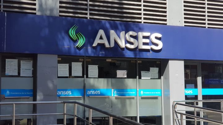 AUH, AUE, PNC, desempleo, jubilaciones y pensiones de ANSES: quiénes cobran hoy, 9 de marzo