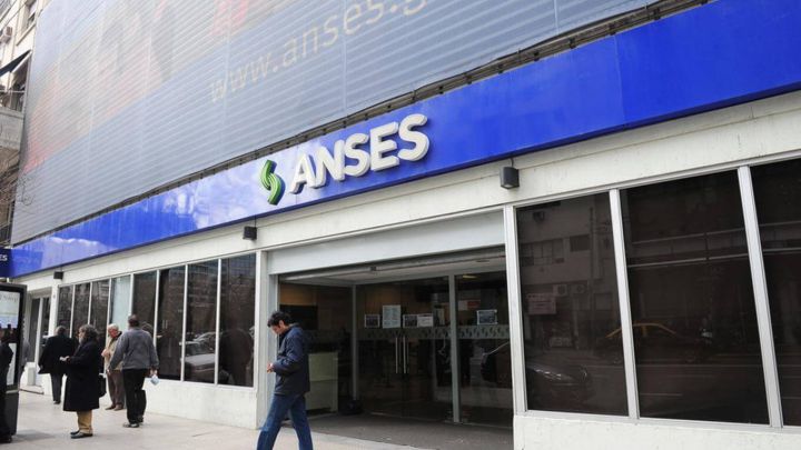AUH, AUE, PNC, desempleo, jubilaciones y pensiones de ANSES: quiénes cobran hoy, 25 de marzo