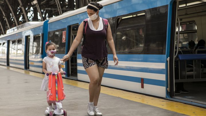 Cuarentena en Argentina: ¿qué trabajos y actividades pueden usar el transporte público?