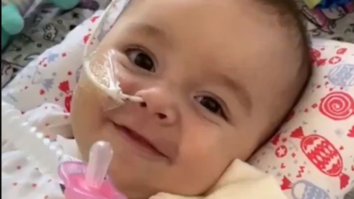 El influencer se puso una campaña al hombro para ayudar a la familia de la nena a comprar un costoso medicamento para su Atrofia Muscular Espinal.