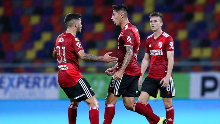 River aplastó a Central Córdoba y sigue prendido arriba