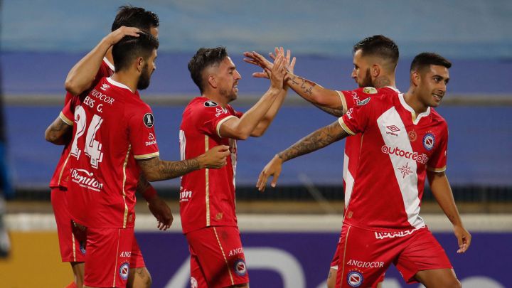 Los partidos de Argentinos y Lanús, también en el aire