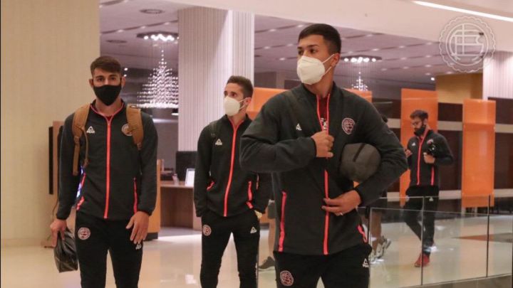 Lanús quedó varado en Paraguay y retorna el sábado