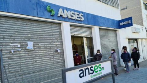 Bono $15000, AUH, AUE, desempleo, jubilaciones y pensiones de ANSES: por qué no se cobra hoy, domingo 16 mayo