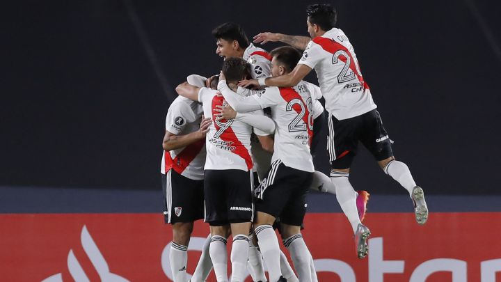 River construyó otra noche épica para salir a flote