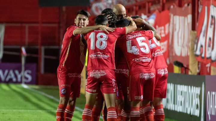 Argentinos le ganó a Nacional de Medellín y se aseguró el primer puesto