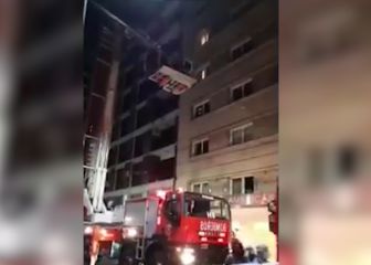 El agónico rescate de un jugador de Rentistas: se colgó del piso 11 para escapar del fuego