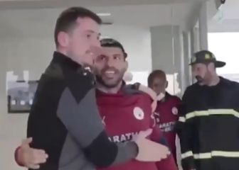 Aquí Agüero confirma ser distinto: de crack lo que sorteó para los empleados del City