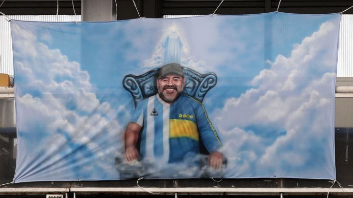 Hija de Maradona se opone a que se subasten las pertenencias de su padre