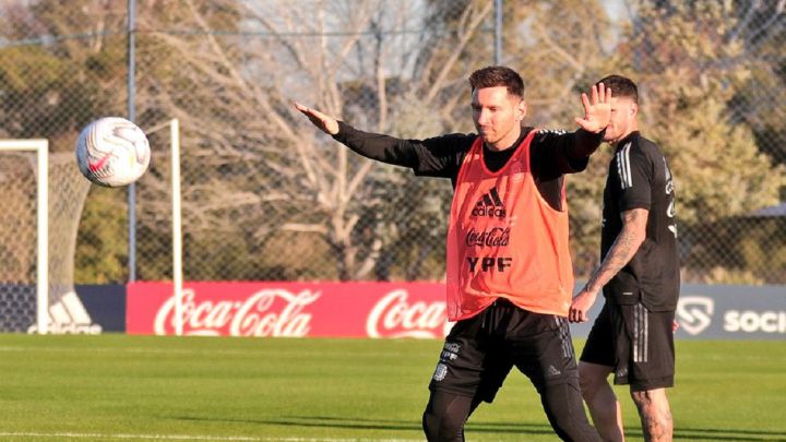 Todos test 'negativos' antes de viajar para el debut con Chile