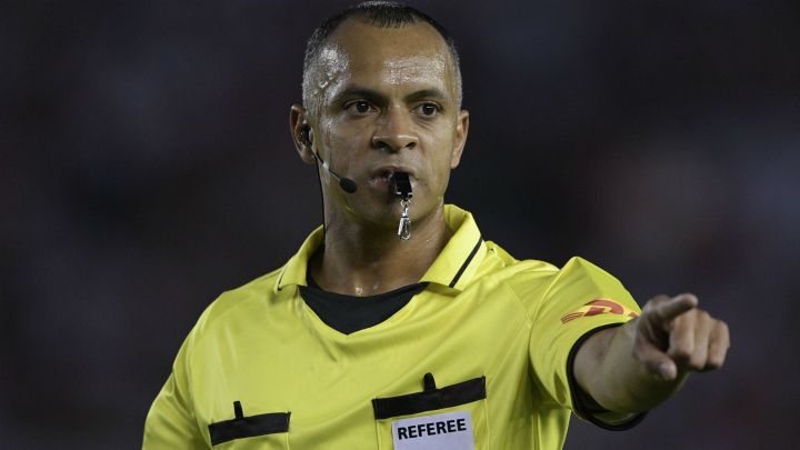 Wilton Sampaio, árbitro del Argentina - Uruguay