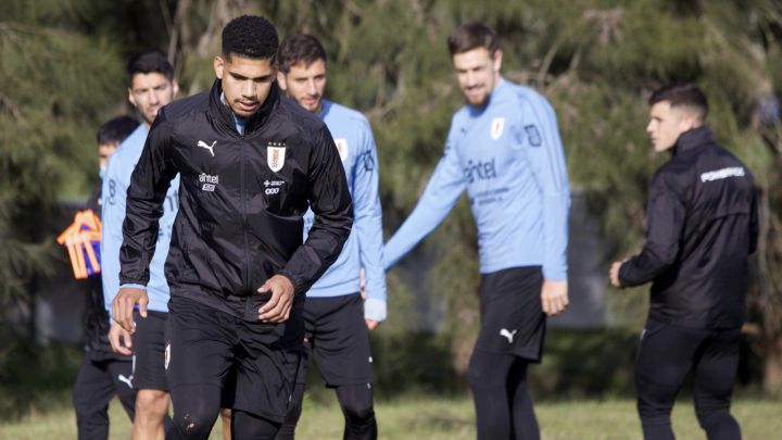 Tabárez prueba sin Valverde antes de debut con Argentina