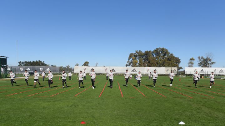 El defensor recibió el alta médica tras haber superado su cuadro de miocarditis y Marcelo Gallardo lo tendrá a disposición para la pretemporada en Estados Unidos.