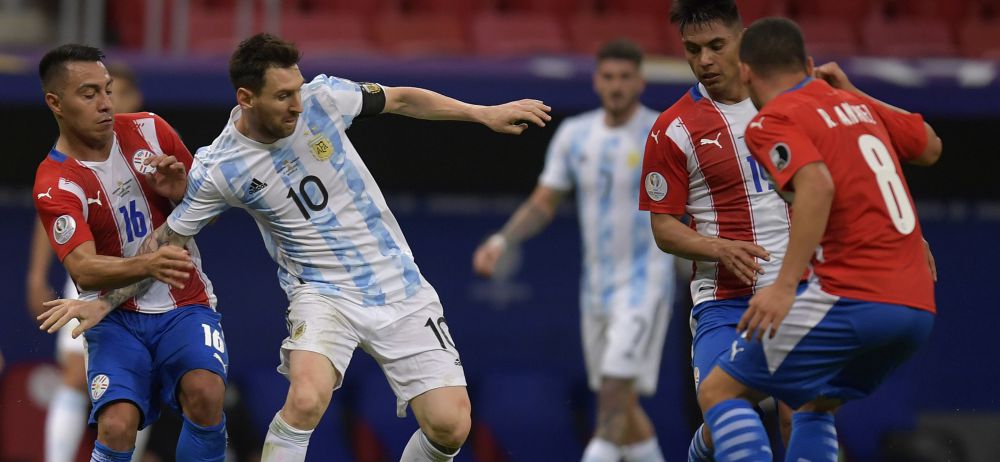 Argentina sigue sin convencer pero clasifica a cuartos