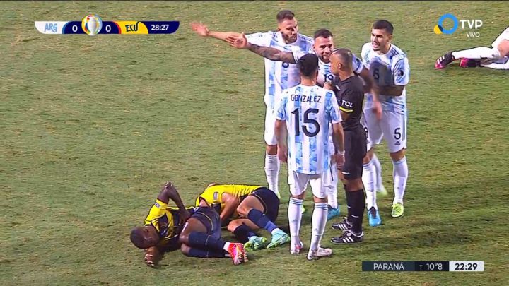 Enojo de los jugadores argentinos con Sampaio