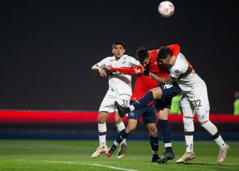 El Calamar y el Rojo, en tablas