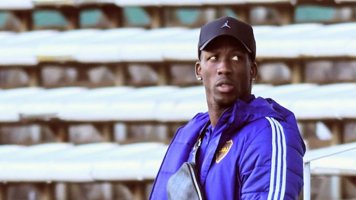 Advíncula será titular