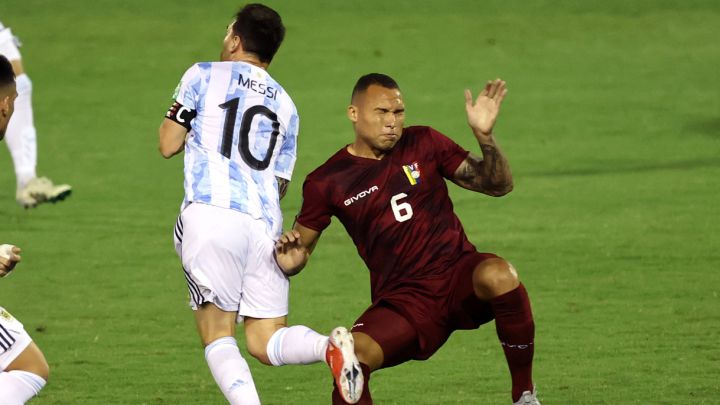 Las 'disculpas' de Martínez a Messi: "Jamás iría contra la integridad física de un colega..."