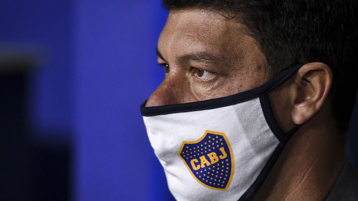El entrenador de Boca , Sebastián Battaglia, aseguró hoy que el árbitro Rapallini los condicionó con la tempranera expulsión del defensor Rojo.