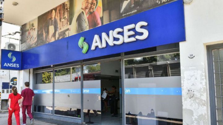 ANSES | AUH, AUE, desempleo y jubilados | Fechas de pago y quiénes cobran hoy, 15 de octubre
