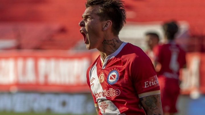 El Bicho supera a Colón
