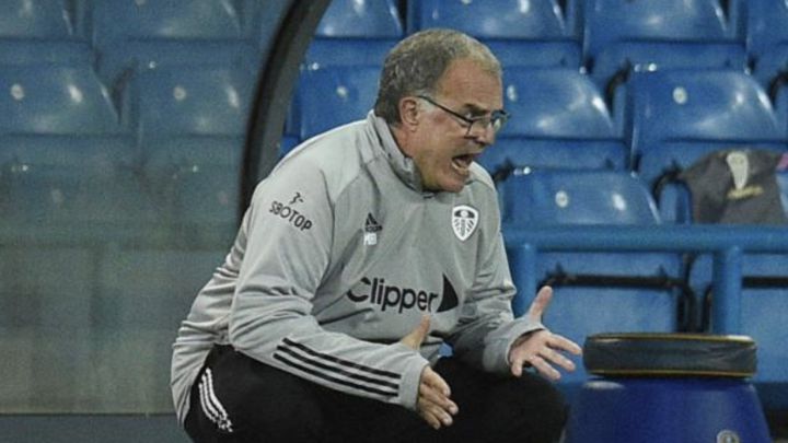 Leeds sigue sin levantar: el equipo de Marcelo Bielsa rescató un punto en el final