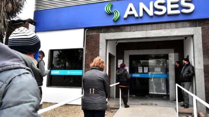ANSES | AUH, AUE, desempleo y jubilados | Fechas de pago y quiénes cobran hoy, 24 de octubre