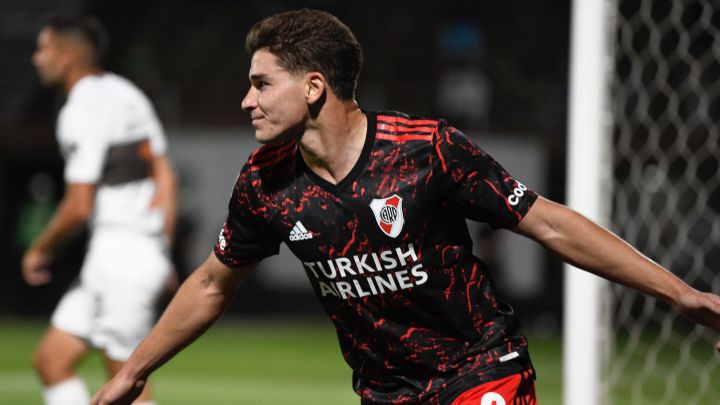 El Millonario venció 1-0 a Platense como visitante, con gol de Julián Álvarez, y podría dar la vuelta olímpica frente a Racing el próximo jueves en el Monumental.