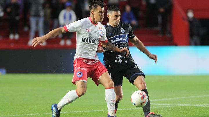 Goleada de Argentinos Juniors en La Paternal ante el Lobo