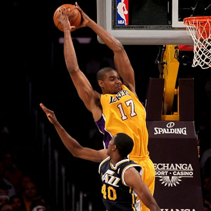 Los Lakers fracasan y dicen adiós a los Spurs