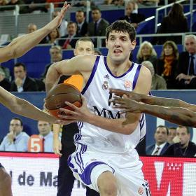 Mirotic amplía su contrato hasta 2016 Mirotic amplía su contrato hasta 2016