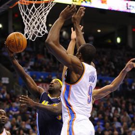 Durant le mete 51 puntos a Denver; triple-doble de Ibaka Durant le mete 51 puntos a Denver; triple-doble de Ibaka