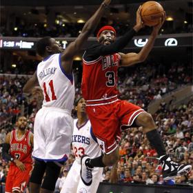 Hawes y Holiday ponen la serie 3-1 para los Sixers Hawes y Holiday ponen la serie 3-1 para los Sixers