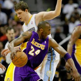 Bryant jugó en equipo y los Lakers rozan las semifinales Bryant jugó en equipo y los Lakers rozan las semifinales