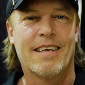 Jim Buss asegura que Pau Gasol no se mueve de Lakers Jim Buss asegura que Pau Gasol no se mueve de Lakers