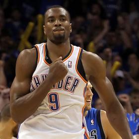 Serge Ibaka renueva con Oklahoma City Thunder Serge Ibaka renueva con Oklahoma City Thunder